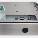Monitores industriales de montaje universal y pantallas táctiles resistentes según IP65/IP66 de 17”, vista de salida para cables